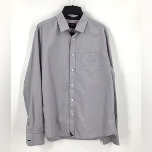 UNTUCKit men’s button down. Size large. Great condition. Gently worn.
